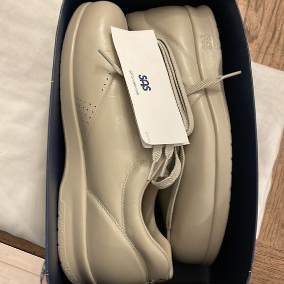 SAS CREAM COLORED SNEAKERS.  NEW - Picture 8 of 9